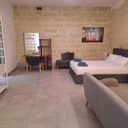 Nyaraló St Julians Spacious *